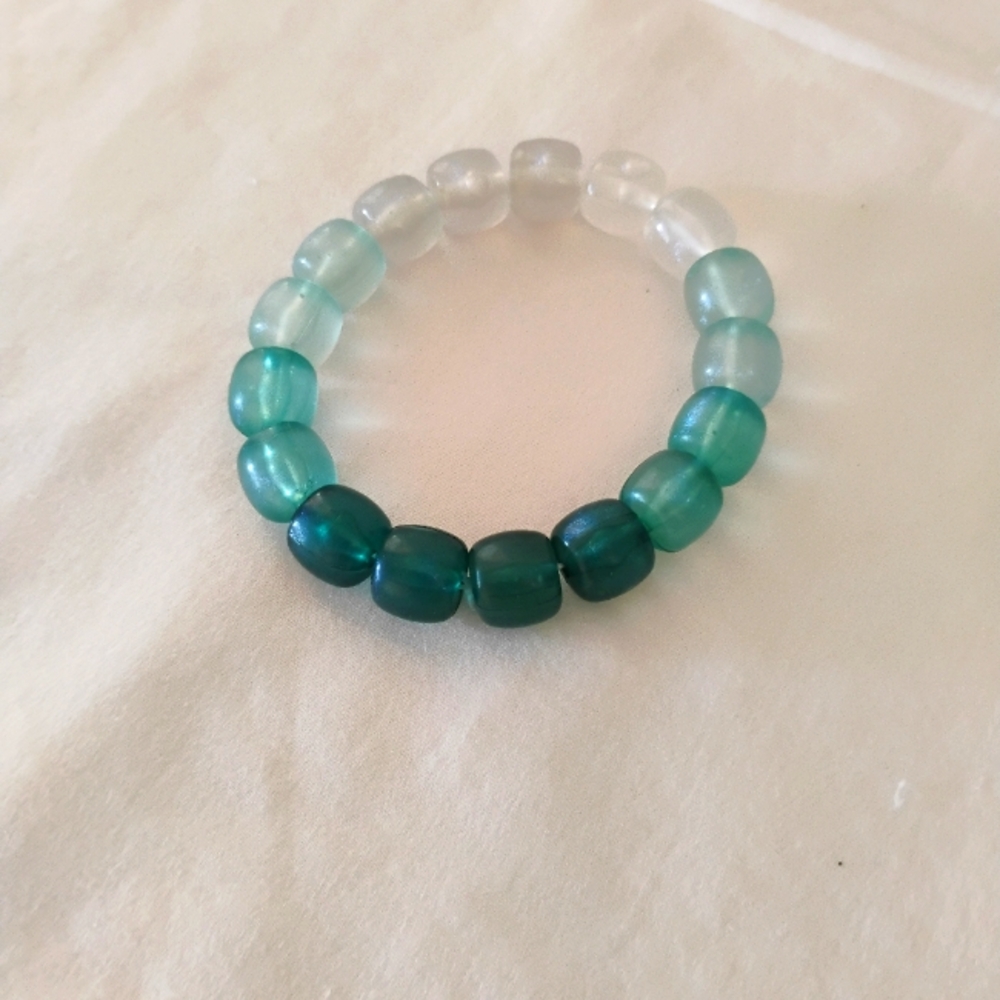 🛍️3/$21...🔦Glow In The dark, Barrel Bracelet...